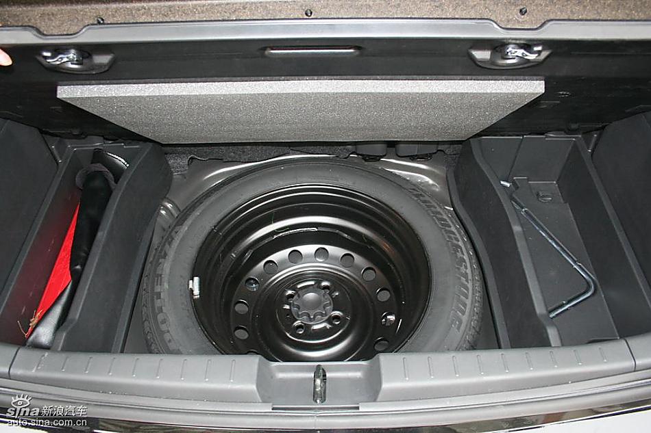 雅力士1.6RS 至尊锐动自动挡车型实拍图