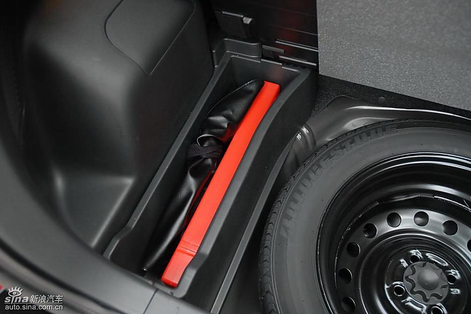 雅力士1.6RS PIO至尊锐动自动型后备箱