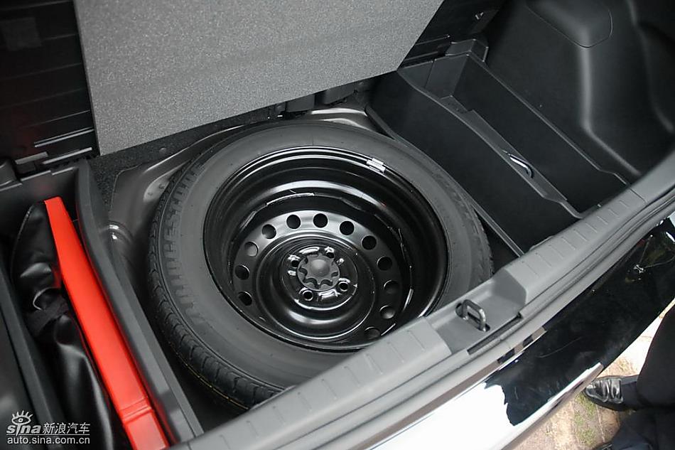 雅力士1.6RS PIO至尊锐动自动型后备箱