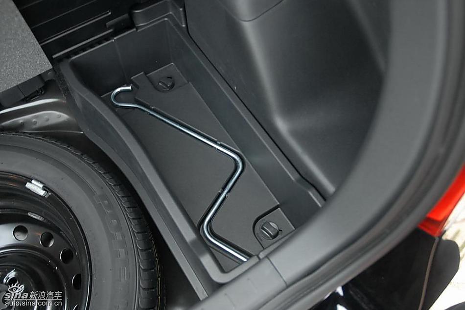 雅力士1.6RS PIO至尊锐动自动型后备箱