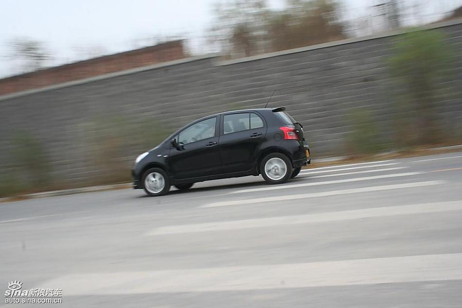 雅力士1.6RS至尊锐动自动挡车型动态实拍