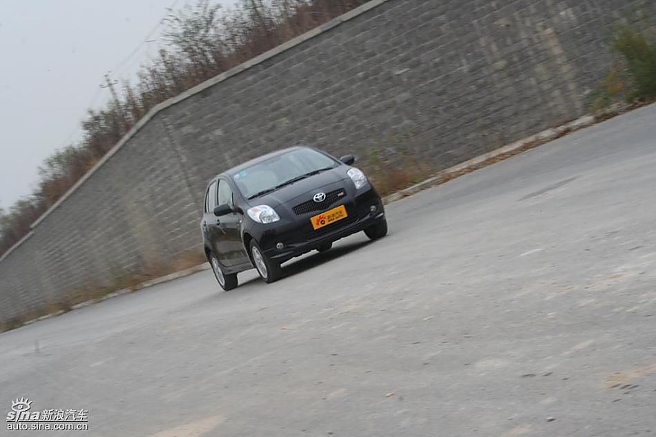 雅力士1.6RS至尊锐动自动挡车型动态实拍