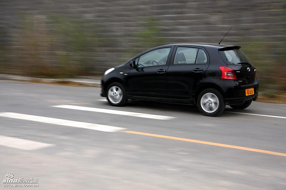 雅力士1.6RS至尊锐动自动挡车型动态实拍