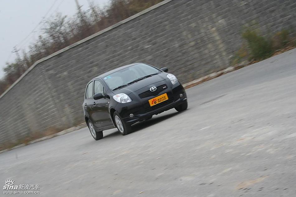 雅力士1.6RS至尊锐动自动挡车型动态实拍