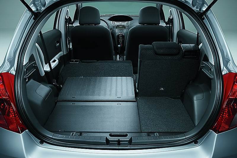 Yaris雅力士后备厢