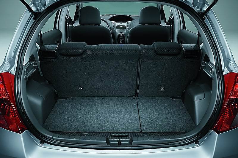 Yaris雅力士后备厢