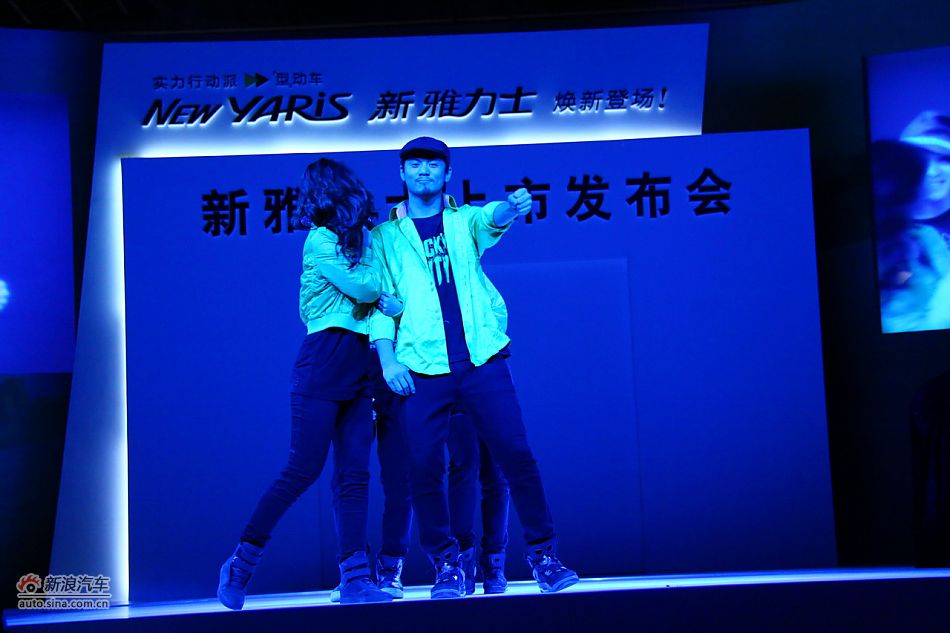 现场舞蹈揭幕上市按钮