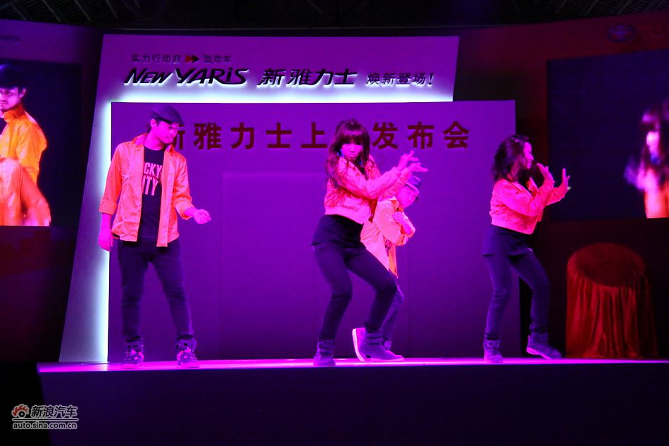 现场舞蹈揭幕上市按钮