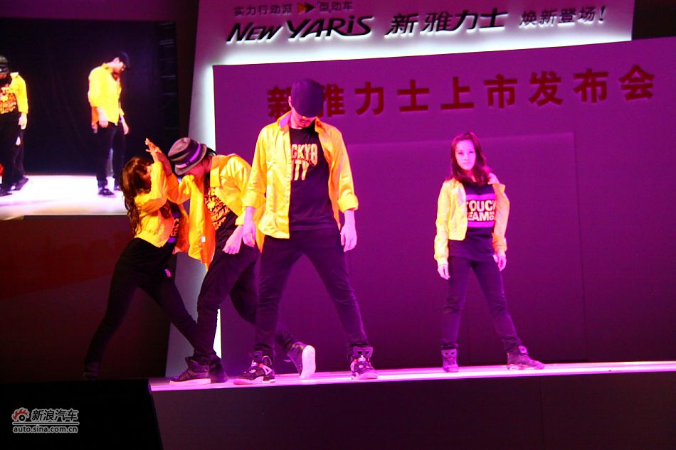 现场舞蹈揭幕上市按钮