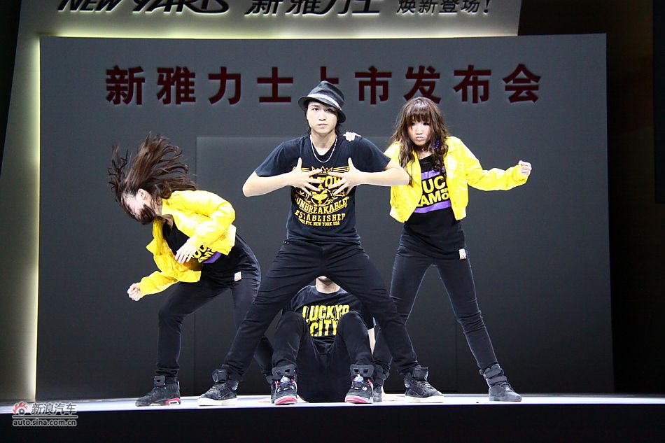 现场舞蹈揭幕上市按钮