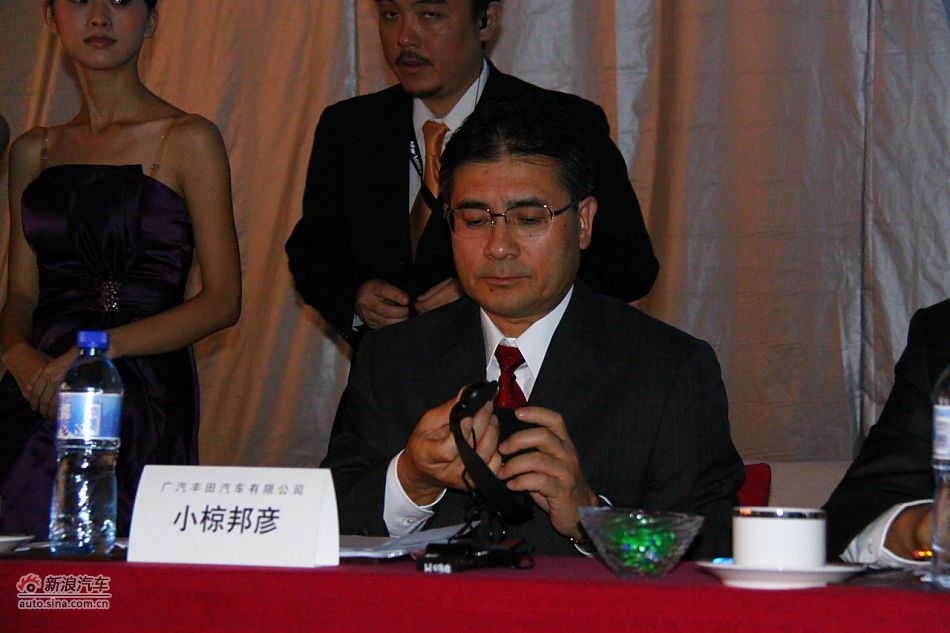 新雅力士上市现场图