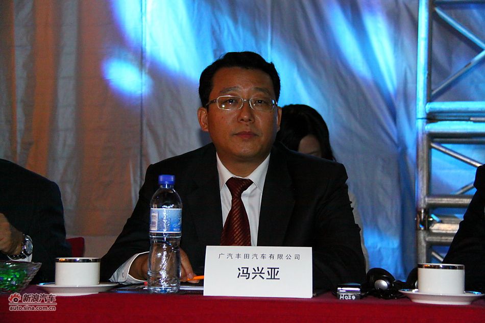 新雅力士上市现场图