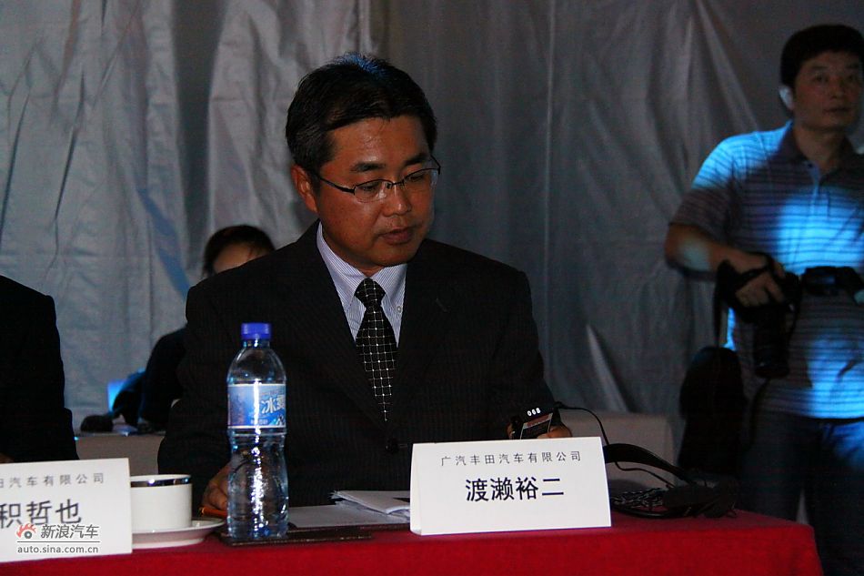 新雅力士上市现场图