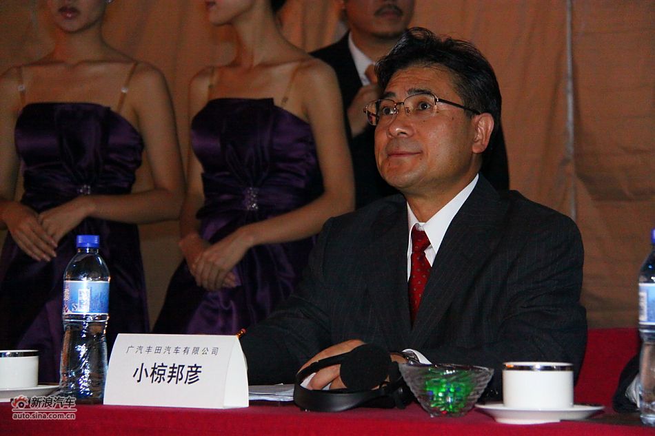 新雅力士上市现场图