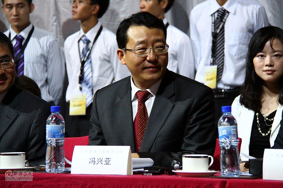 新雅力士上市现场图