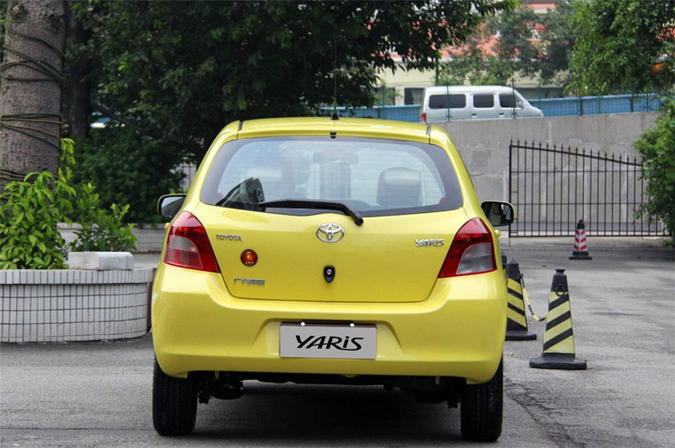 2011款雅力士1.3E魅动版自动