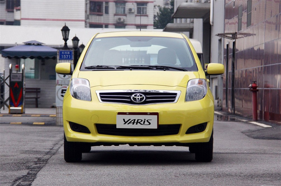 2011款雅力士1.3E魅动版自动