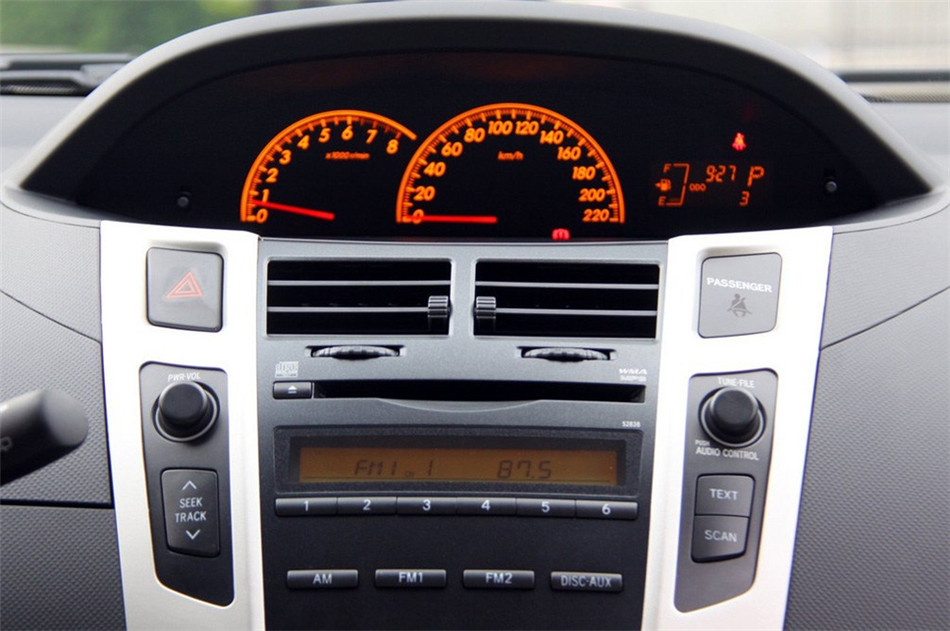 2011款雅力士1.3E魅动版自动