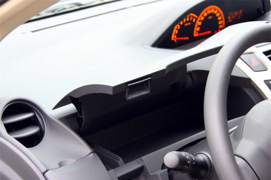 2011款雅力士1.3E魅动版自动