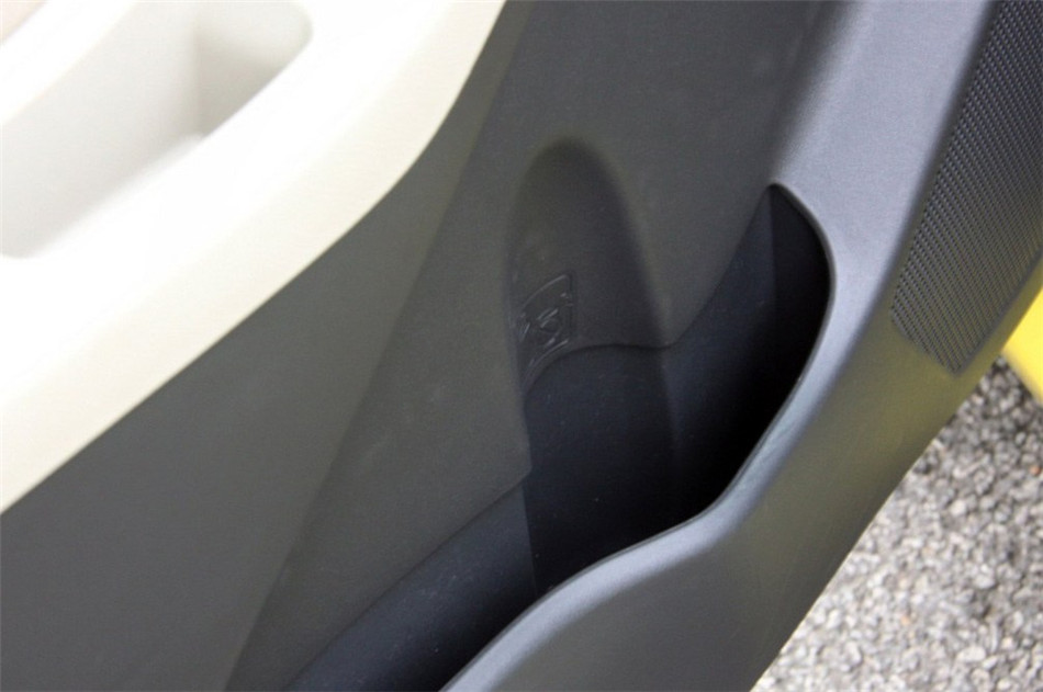 2011款雅力士1.3E魅动版自动