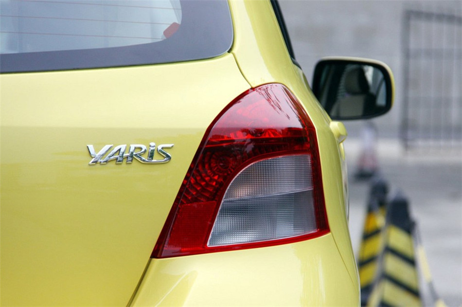 2011款雅力士1.3E魅动版自动