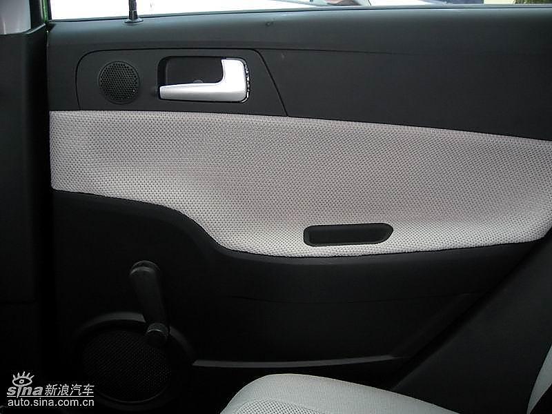 骏捷FRV后排车门内侧