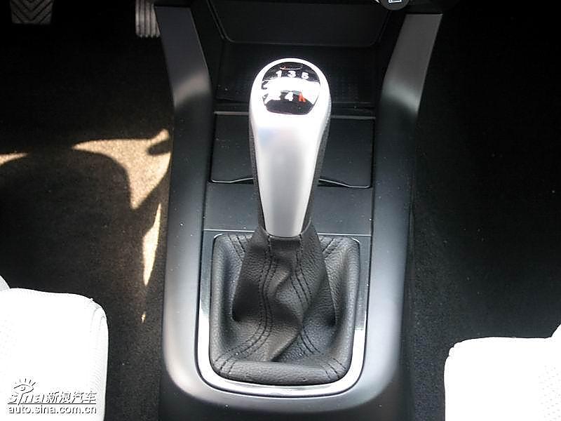 骏捷FRV五速手动变速器