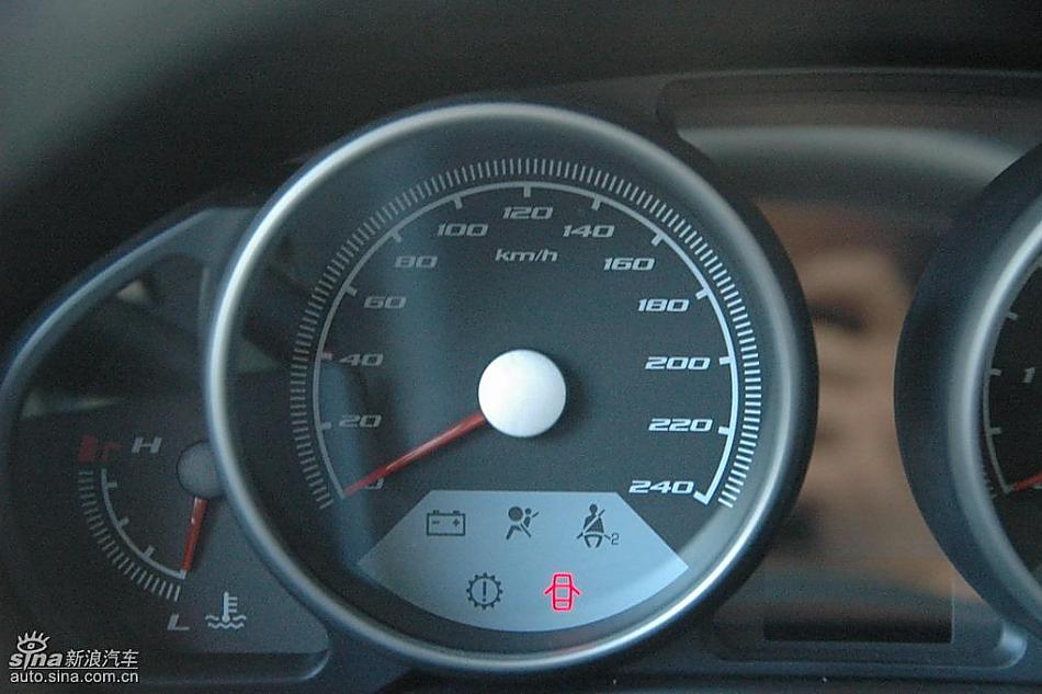 中华骏捷FRV内饰