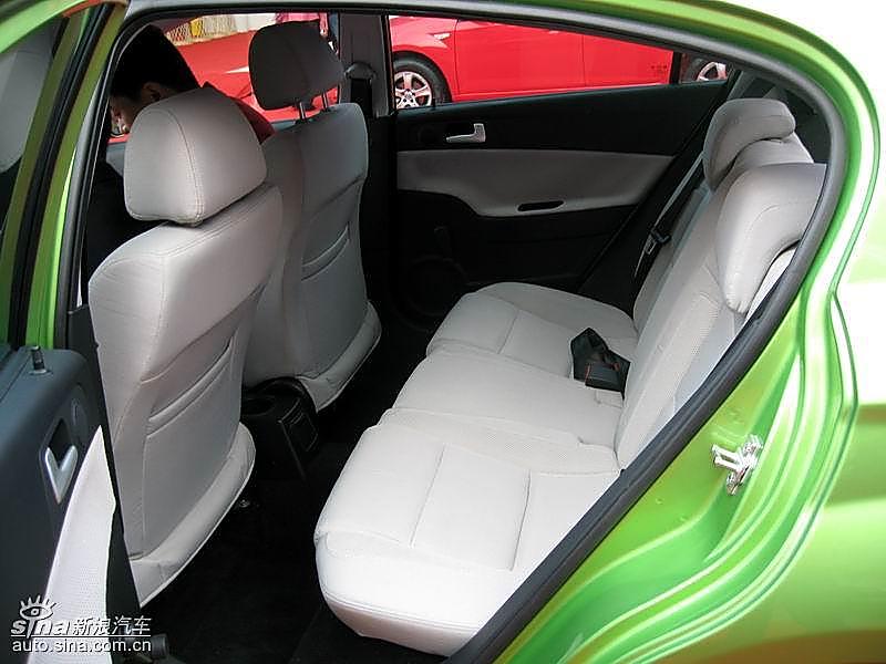 骏捷FRV后排空间