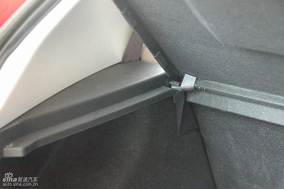 中华骏捷FRV1.3后备厢细节