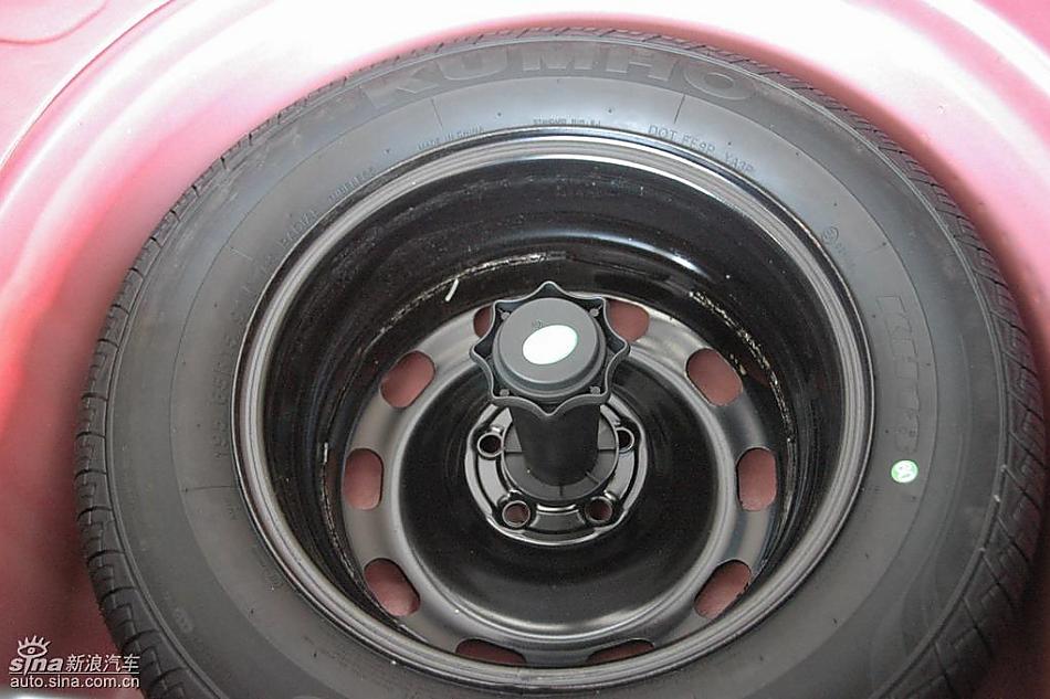 中华骏捷FRV1.3后备厢细节