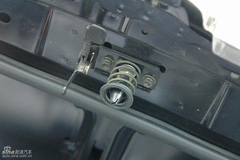 中华骏捷FRV1.3L发动机