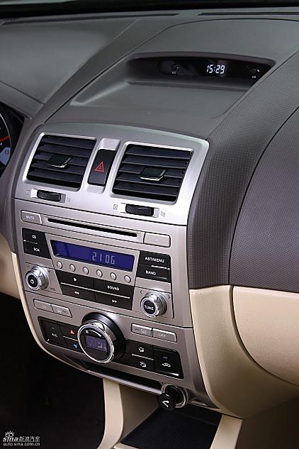 骏捷FRV内饰