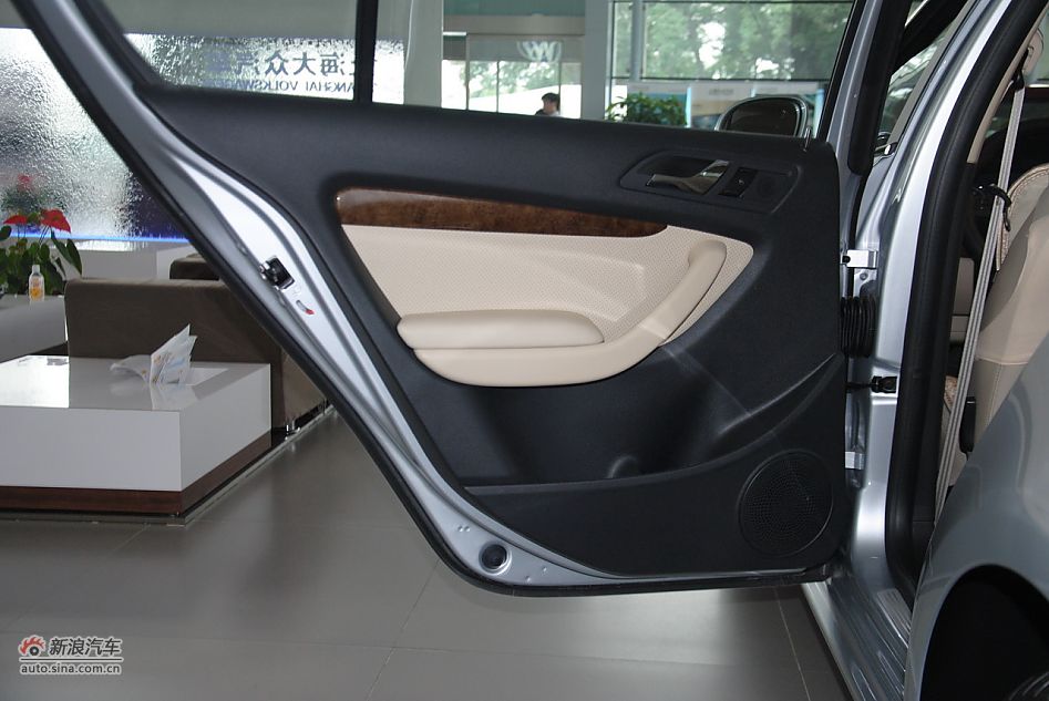 2011款朗逸1.4TSI手动品轩版