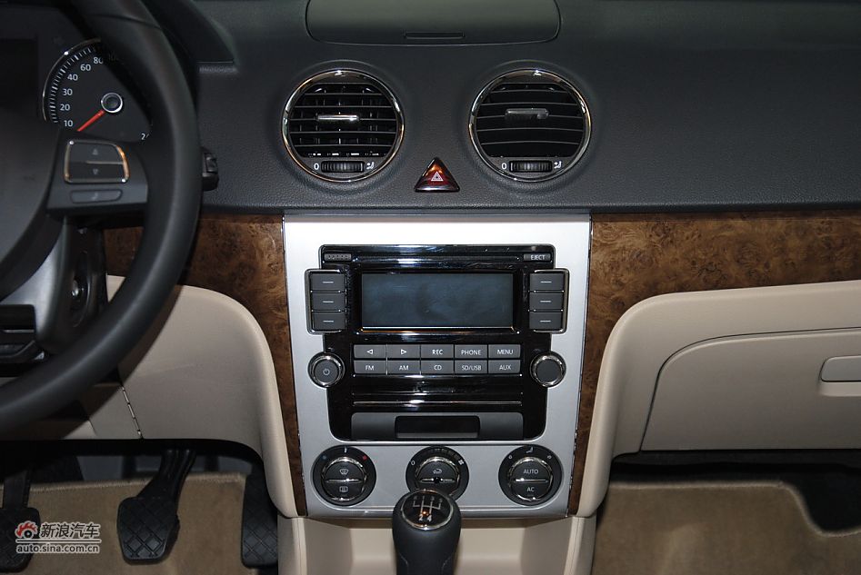 2011款朗逸1.4TSI手动品轩版