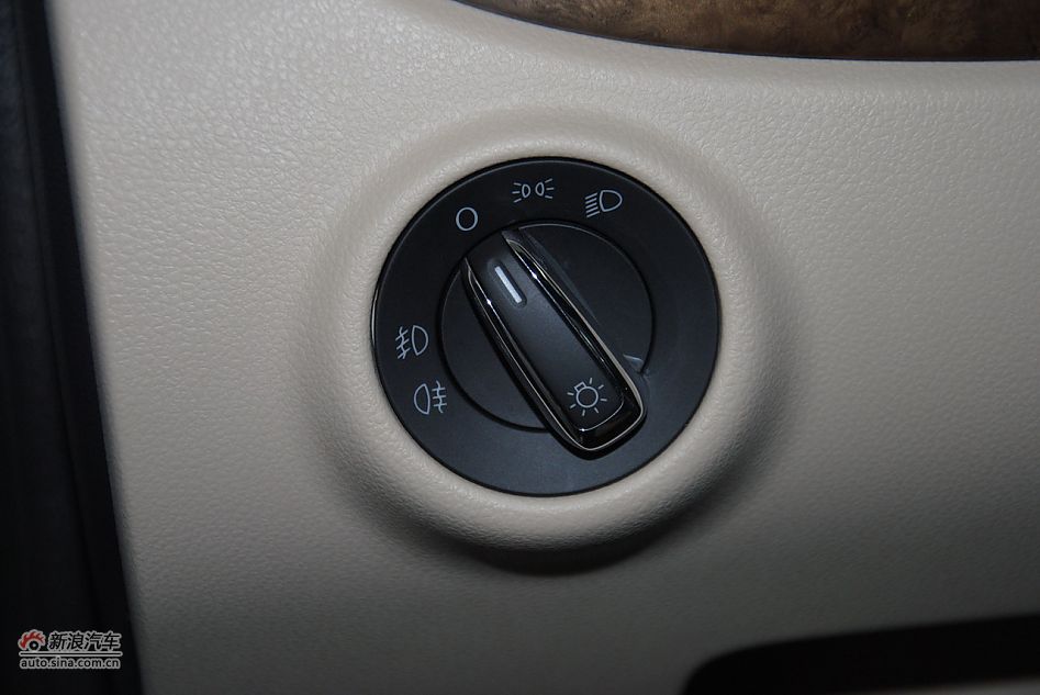 2011款朗逸1.4TSI手动品轩版