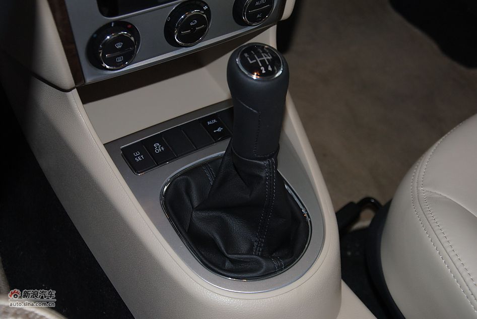 2011款朗逸1.4TSI手动品轩版