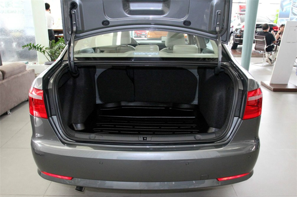 2013款 朗逸 1.6L 自动豪华版