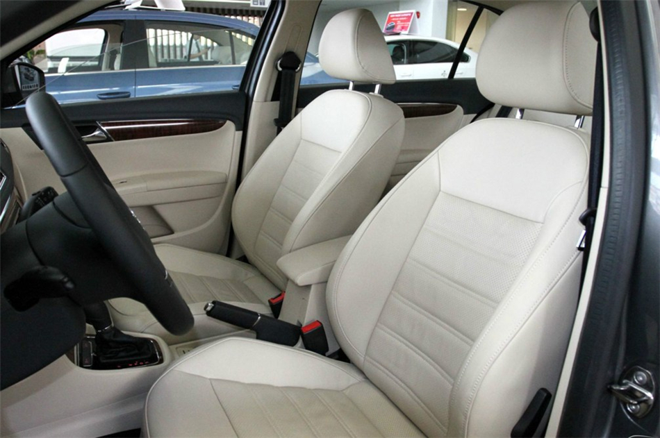 2013款 朗逸 1.6L 自动豪华版