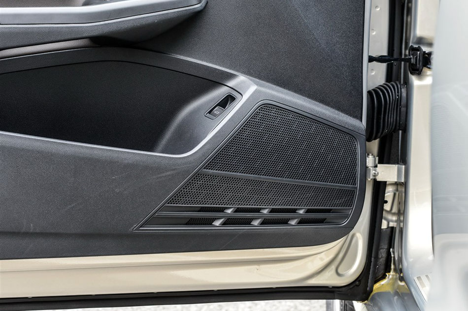 2015款 230TSI DSG 豪华版 座椅空间