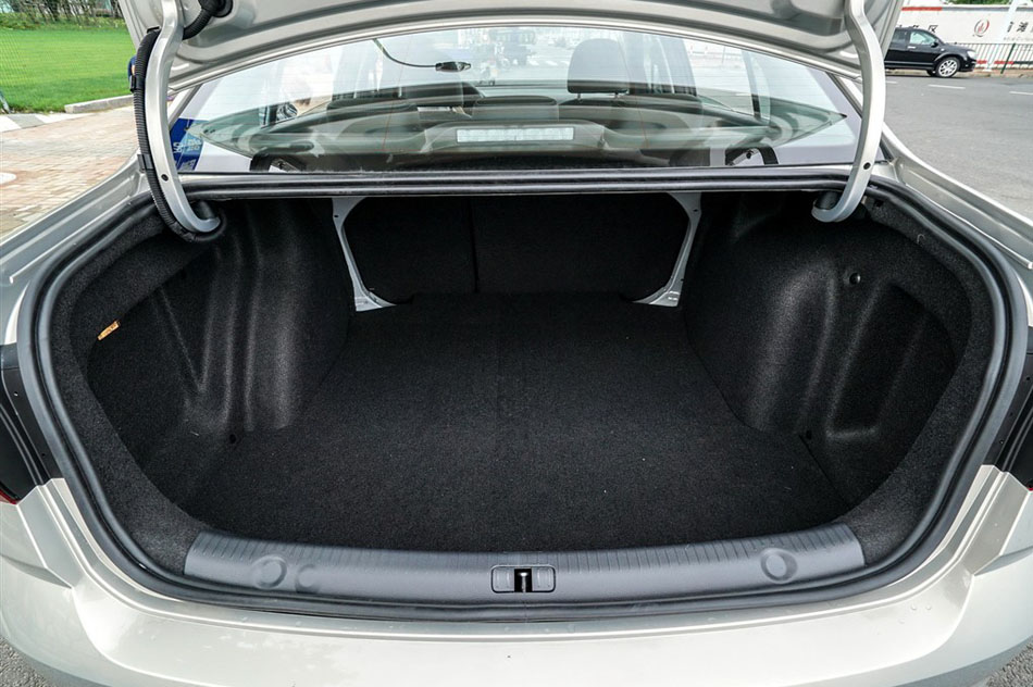 2015款 230TSI DSG 豪华版 座椅空间