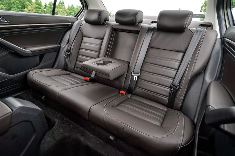 2015款 230TSI DSG 豪华版 座椅空间