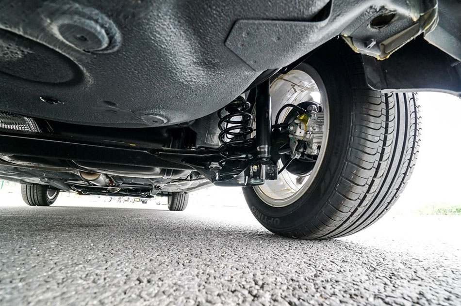 2015款 230TSI DSG 豪华版 引擎底盘