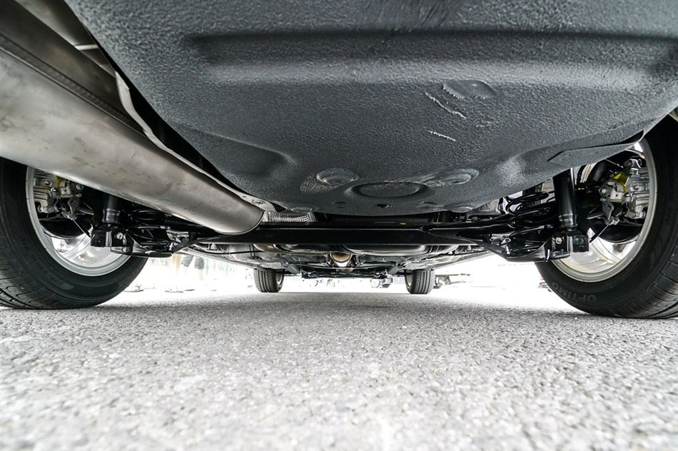 2015款 230TSI DSG 豪华版 引擎底盘