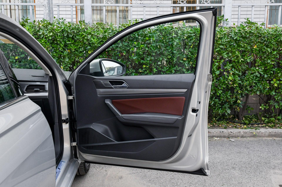 2018款 280TSI DSG豪华版 座椅空间