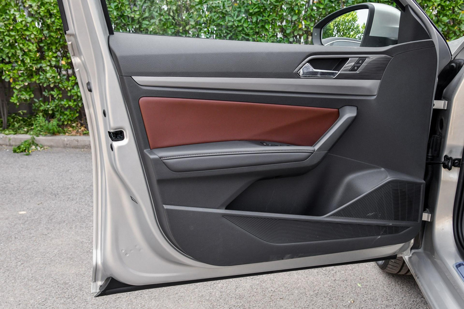 2018款 280TSI DSG豪华版 座椅空间