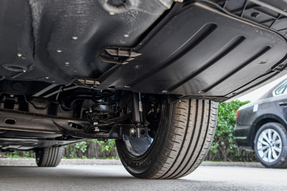 2018款 280TSI DSG豪华版 引擎底盘