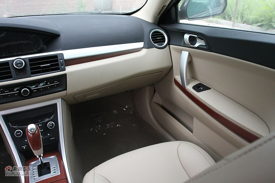 荣威550s 1.8L自动超值版