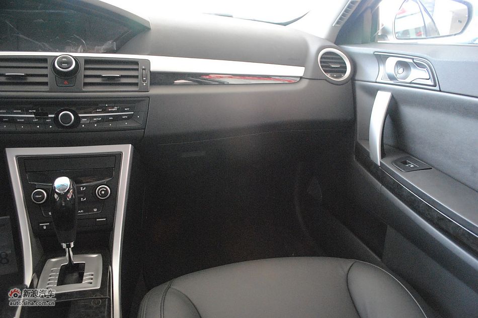 荣威550s 1.8L自动启臻版