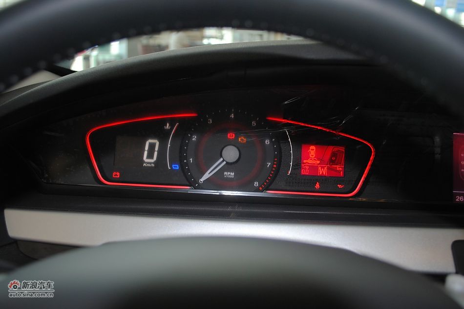 荣威550s 1.8L自动启臻版